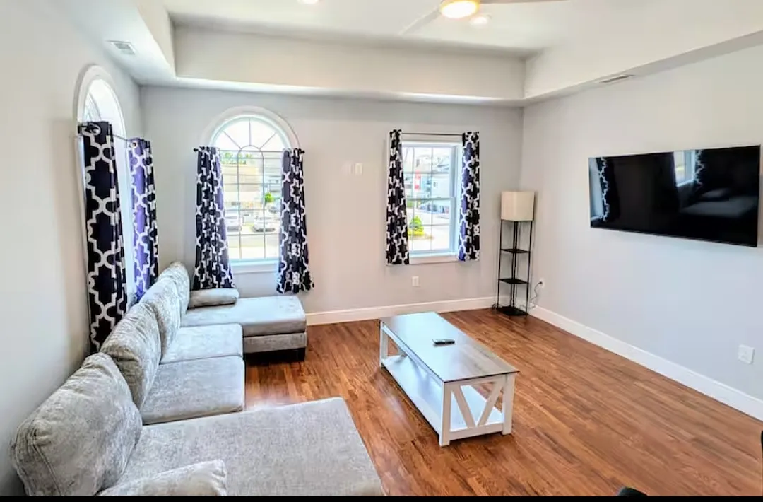 2 bed, 1000 sqft, $2,900 — Photo 3