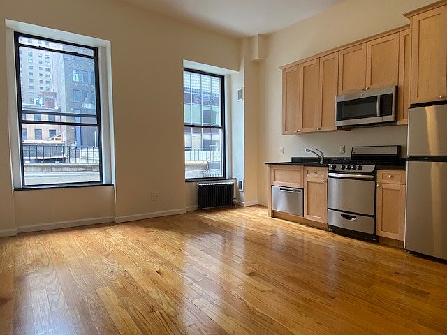 1st image of 46 W 56th St #3
