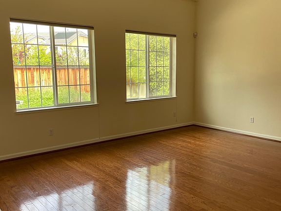 5th image of 17 E Heritage Dr