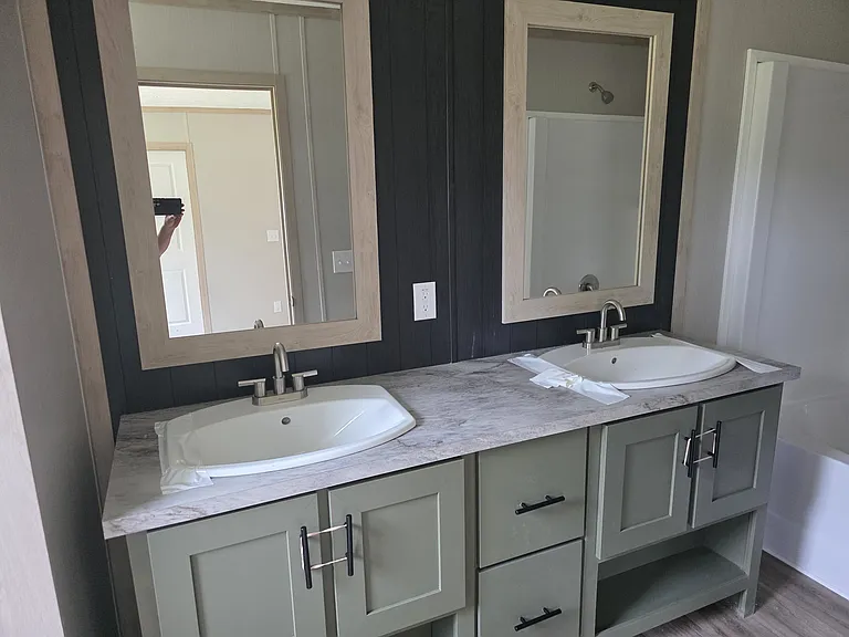 611 Wright Ln — Photo 2