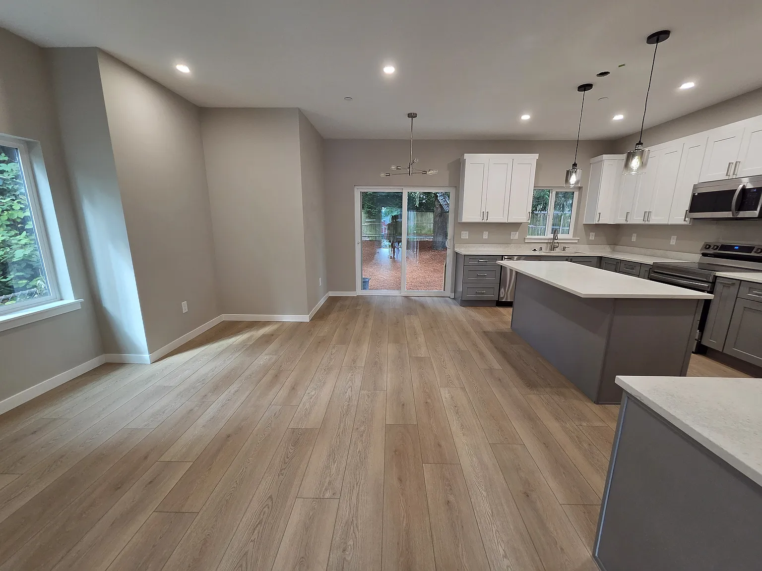 4 bed, 2.5 bath, 1608 sqft, $3,750 — Photo 4