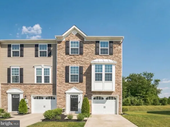 144 Village Green Ln, Sicklerville, NJ 08081