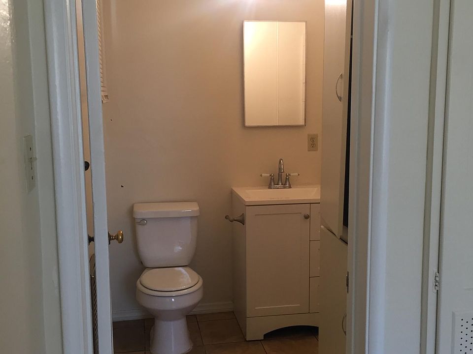 1st image of 928 S Mayflower Ave