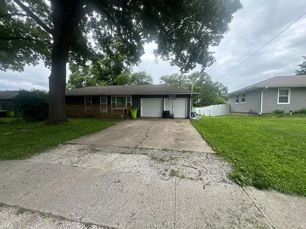 1202 S Highland Dr, Harrisonville, MO 64701