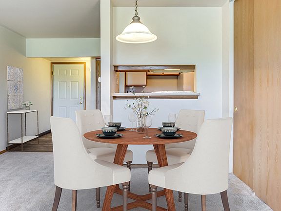 2nd image of 100 Parkview Ln #973904