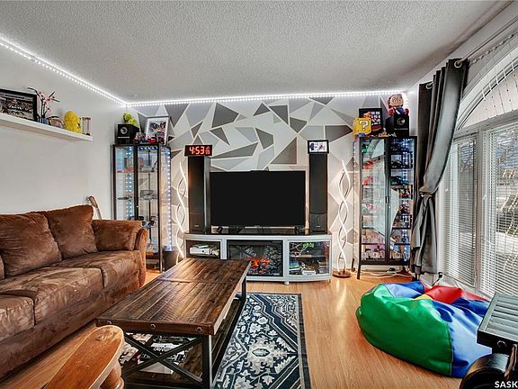 4th image of 226 Davies ROAD