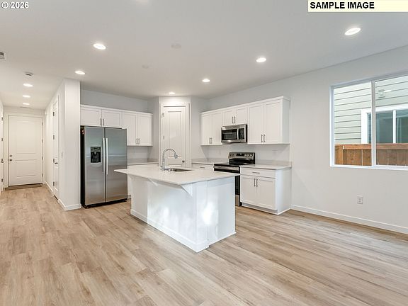 4th image of 528 SW 23rd St