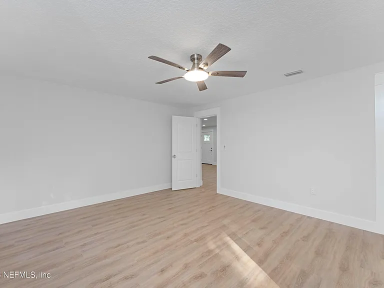 4308 Worth Dr E — Photo 14