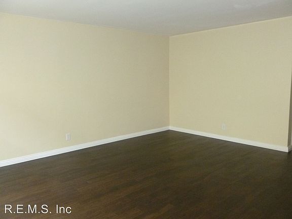 3rd image of 14117 Doty Ave