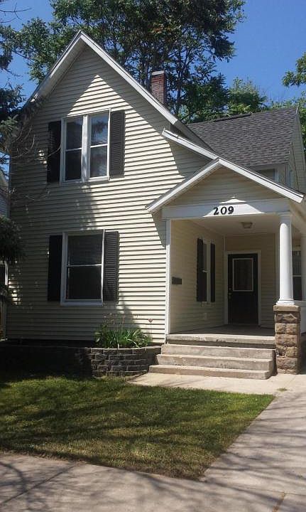1st image of 209 W 14th St