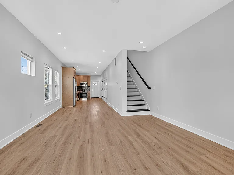 2439 Guilford Ave — Photo 13