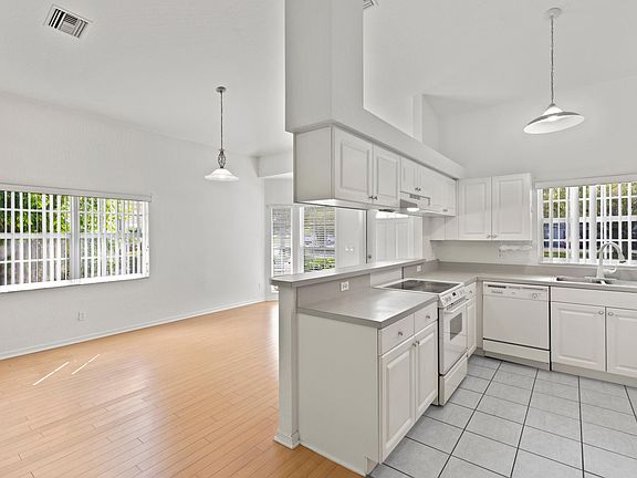 3rd image of 13161 Kings Point Dr Floor 1