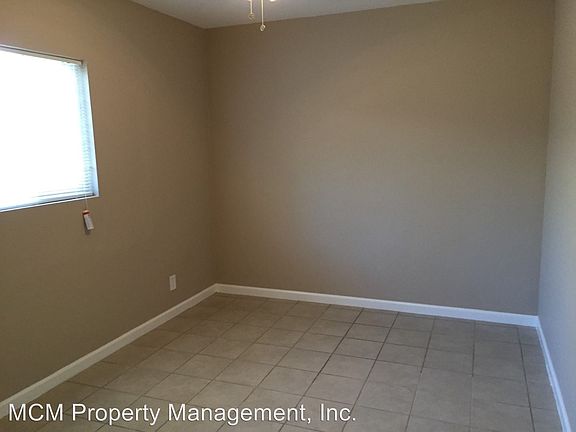 5th image of 12121 Hart St