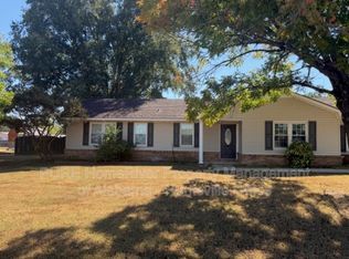1907 W Hobbs St, Athens, AL 35611