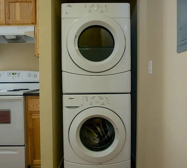 1354 High St #4 - Laundry 1354 High St #4 - Laundry