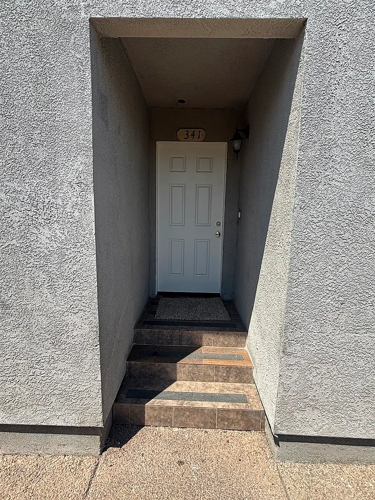 5 bed, 1753 sqft, $3,900 — Photo 2