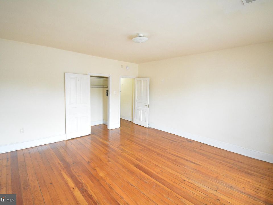 1st image of 444 W Queen Ln #3