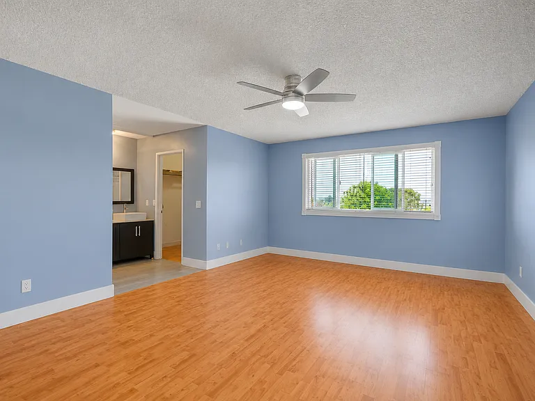 529 Vale View Dr — Photo 17