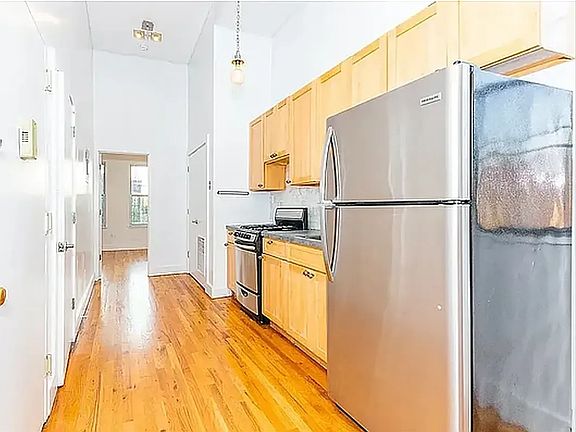 4th image of 247 Troutman St APT 3l
