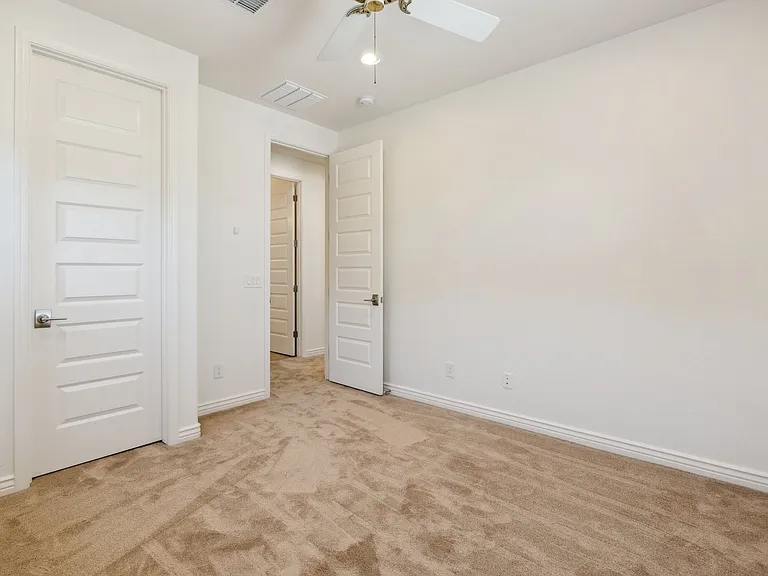 211 E Brinley Dr — Photo 32