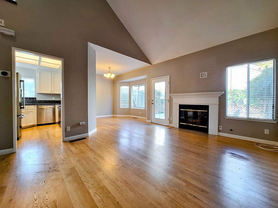 1st image of 1266 Foxwood Dr