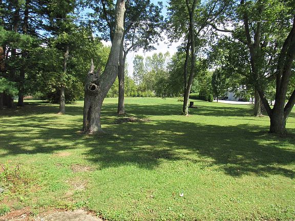 2nd image of 2307 S County Road 1050 E