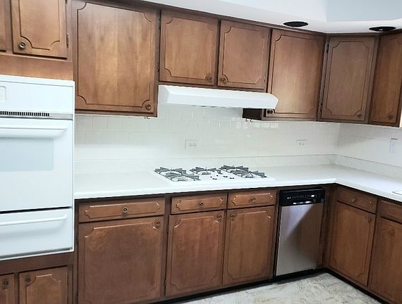 3rd image of 713 N La Grange Rd APT 1