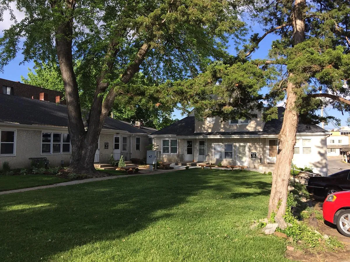 2 bed, 1000 sqft, $1,050 — Photo 2
