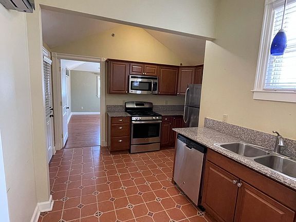 4th image of 1410 S Gaines St APT D