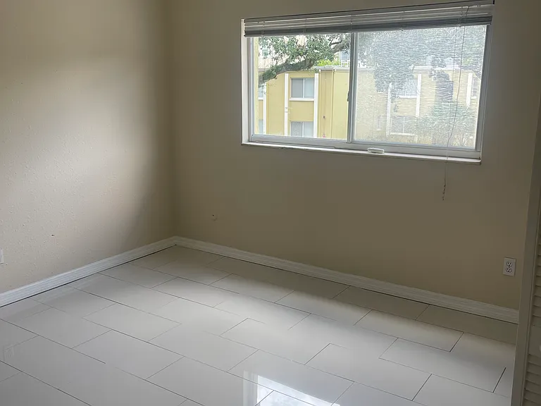 3206 W Azeele St #15 — Photo 2