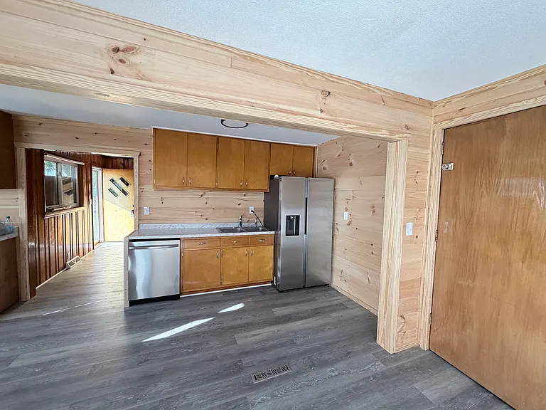 2048 Harmon St — Photo 9