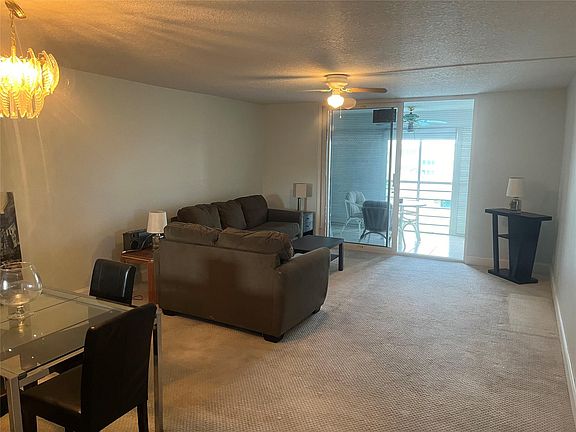 4th image of 415 SE 11th Terrace #408