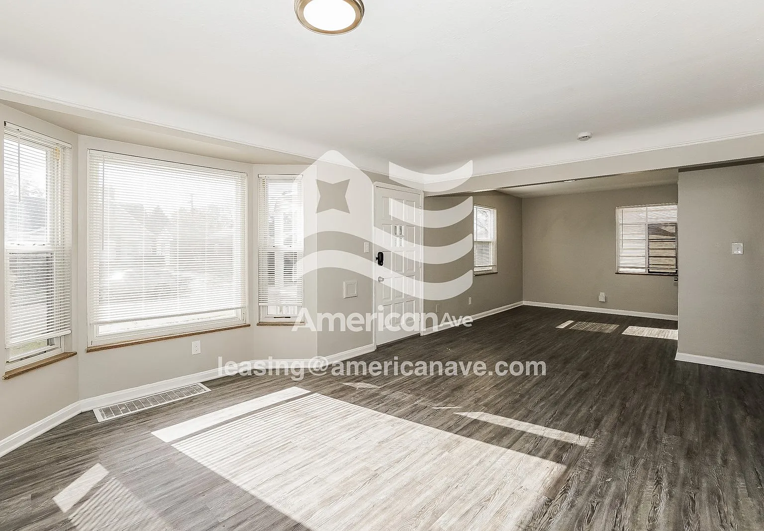 3 bed, 1.0 bath, 1289 sqft, $1,568 — Photo 2
