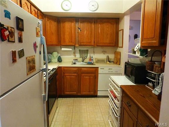 4th image of 340 Central Park Ave APT A1