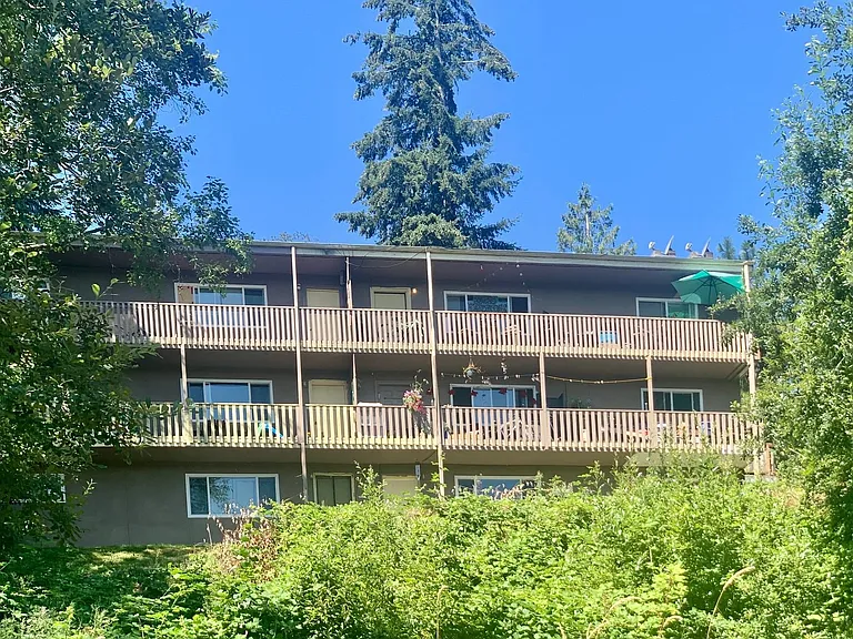 114 Beacon Hill Dr — Photo 1