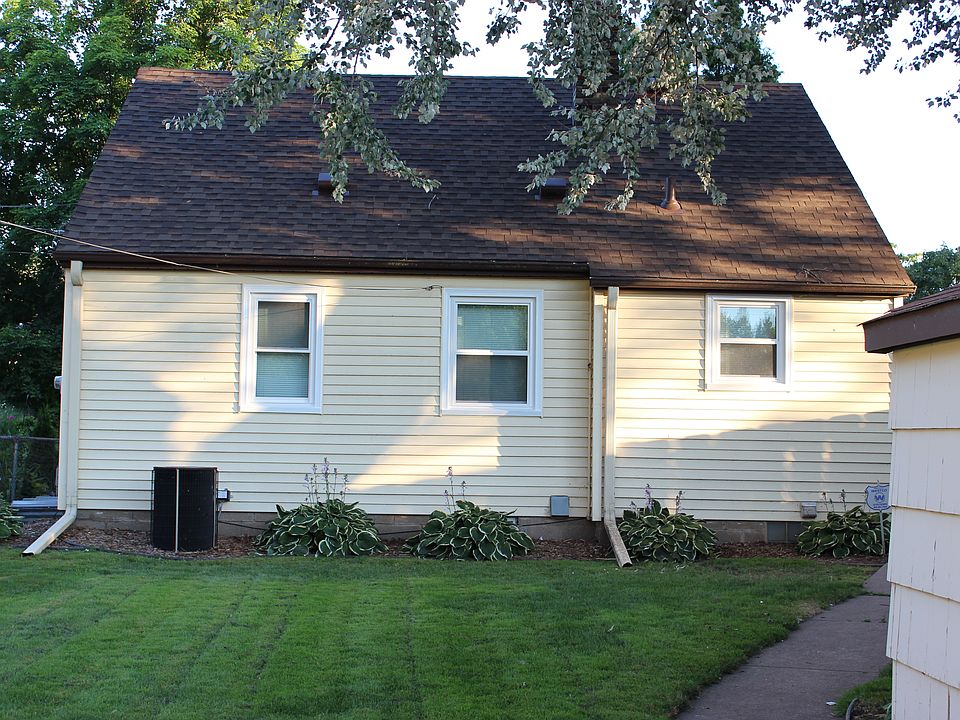 2nd image of 1733 6th St E