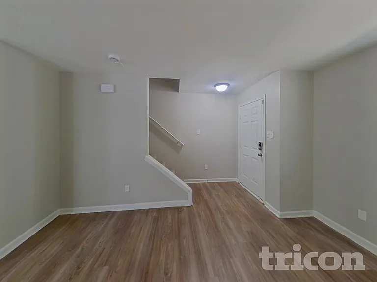 758 Sinclair Dr — Photo 2