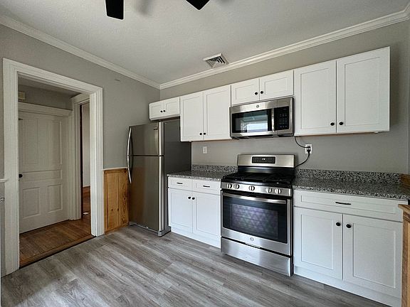 3rd image of 460 Park St