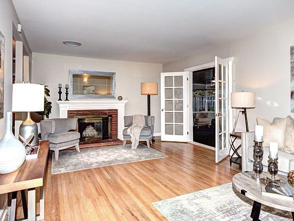 3rd image of 4864 Kingbrook Dr
