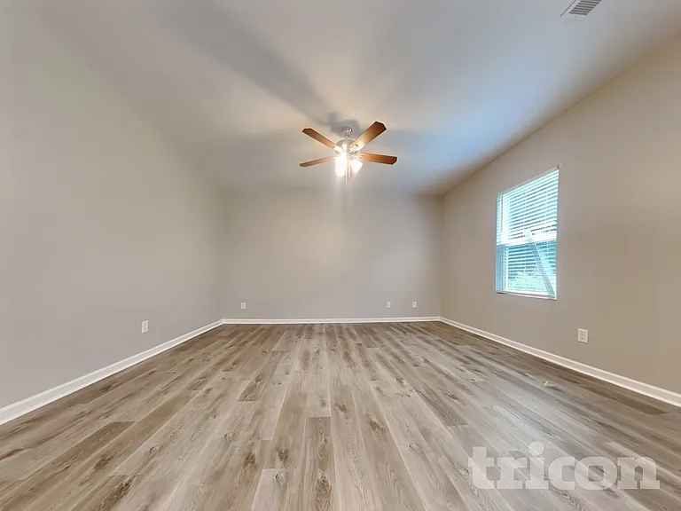 105 Sinclair Way — Photo 3