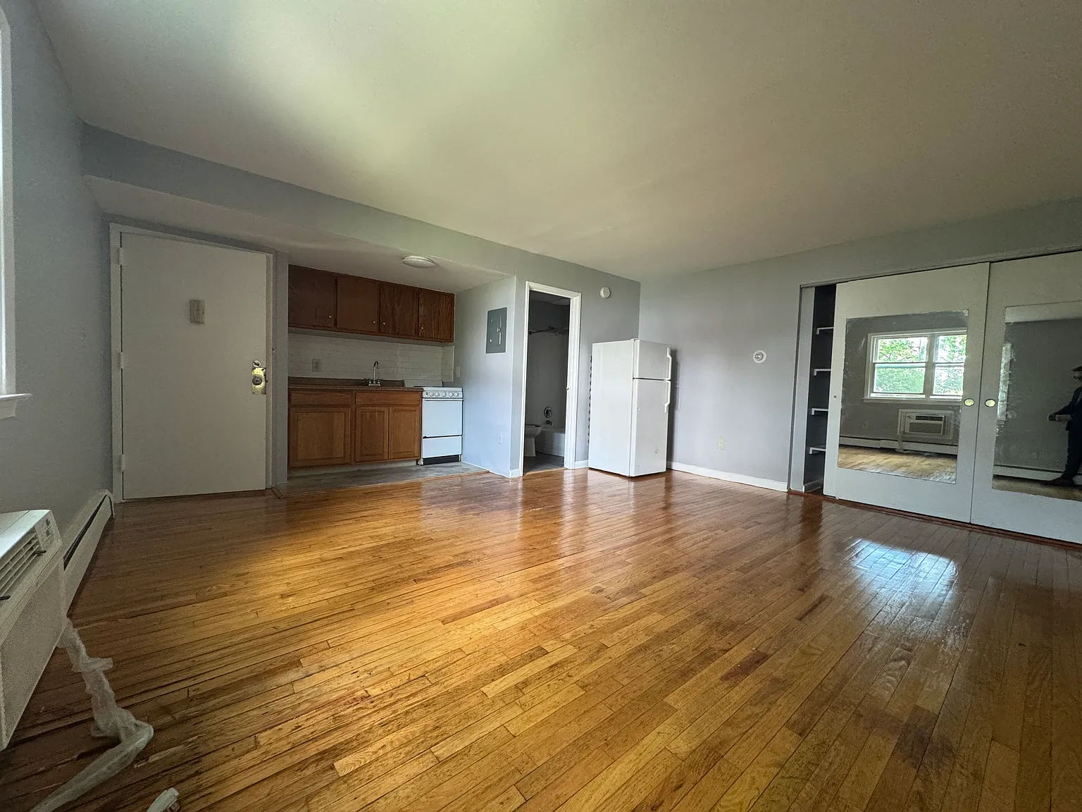 Studio, 550 sqft, $1,295 — Photo 2