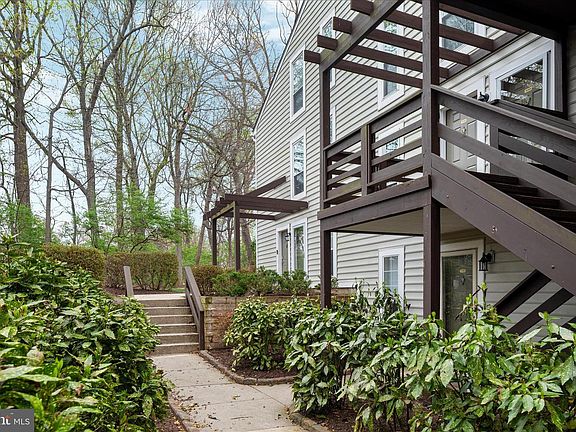4th image of 10198 Oakton Terrace Rd
