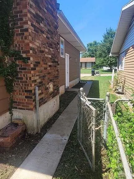 918 S Luster Ave — Photo 3