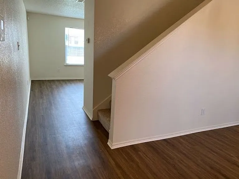 1101 Mustang Ridge Dr — Photo 2