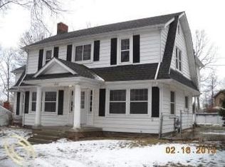 2520 Litchfield Rd, Waterford, MI 48329