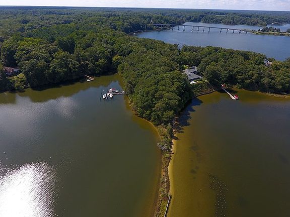 2nd image of 486 Wicomico Dr