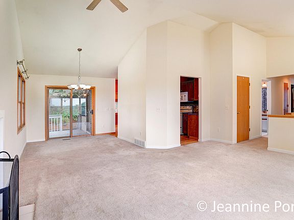 5th image of 5485 Riverlook Dr NE
