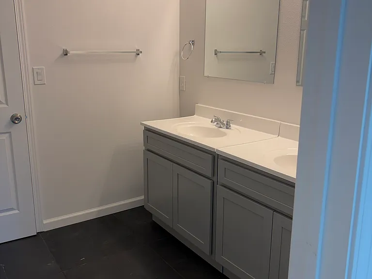 Sims Ave — Photo 8