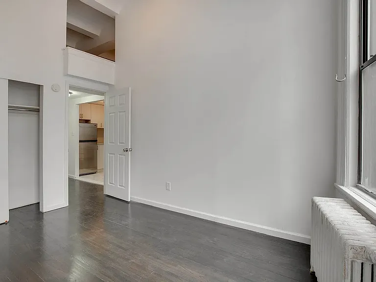 220 Park Ave S #3C — Photo 2