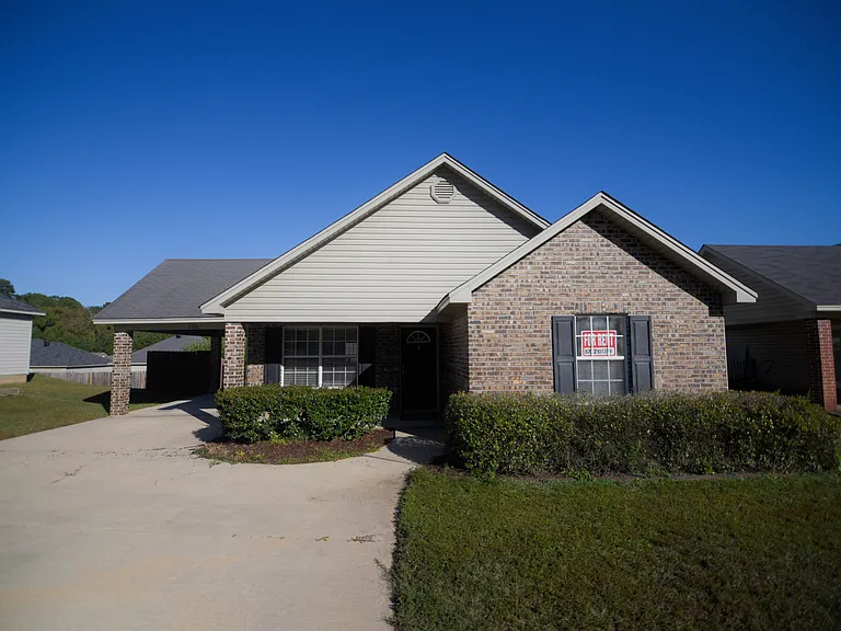 2506 Redwood St — Photo 1
